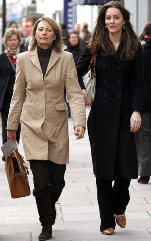 Princess style - Kate-Middleton with mother Carole via myLusciousLife.com.jpg